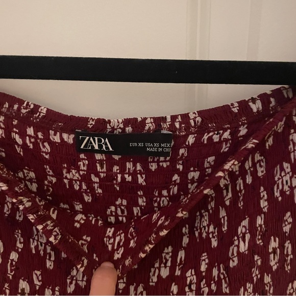 Zara smocked mini dress with ditsy floral print. Size xs - Picture 2 of 2